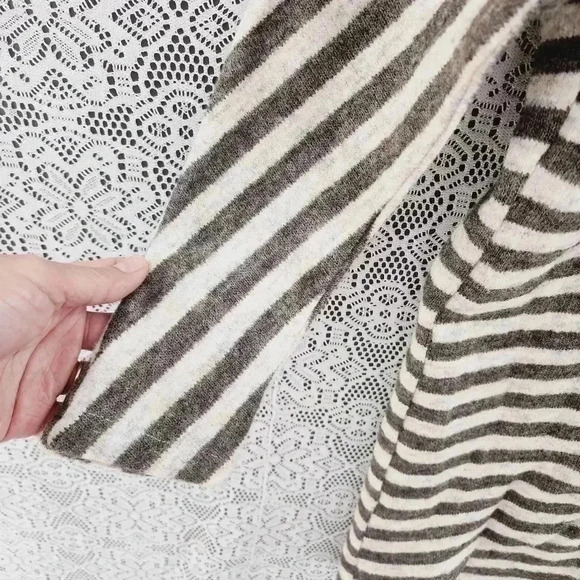 Umgee Sweater Cardigan Women's S Open front Lace details - Picture 3 of 7